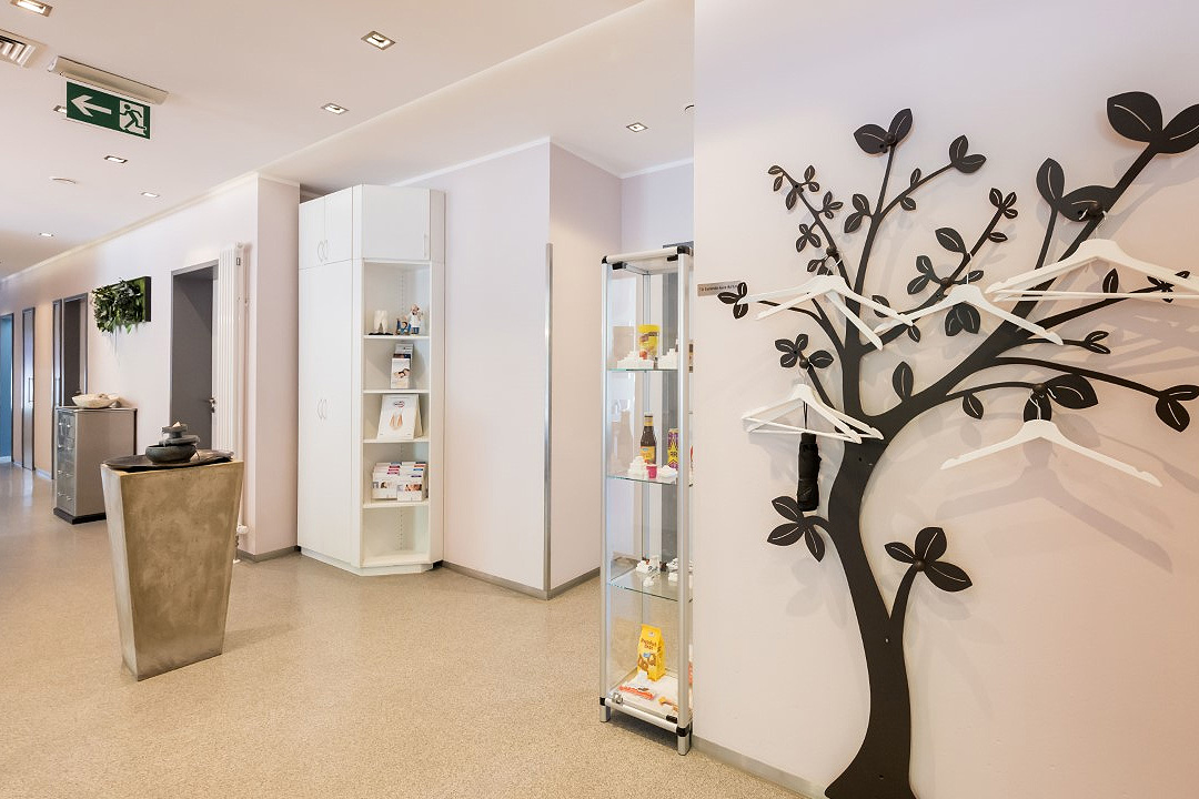 Garderobe der Zahnarztpraxis